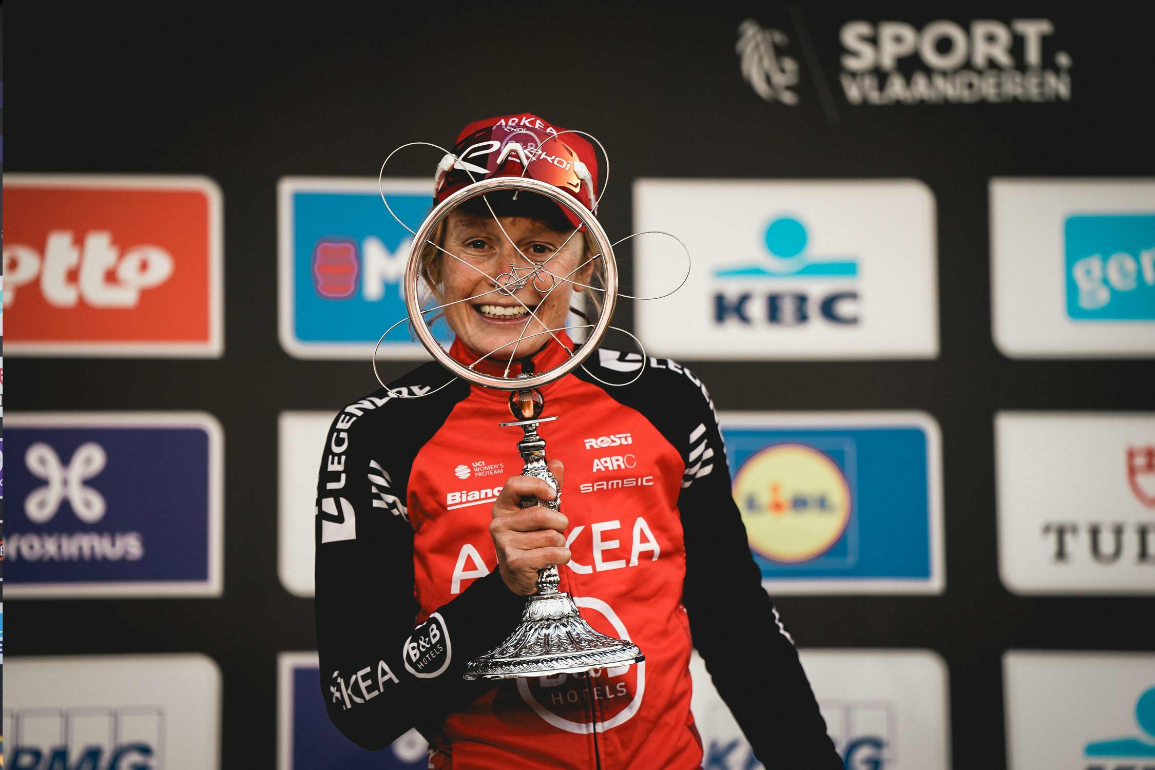 Lotte Claes wint na lange dag in de aanval